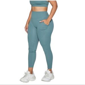 Ilus label confidence leggings in hunter